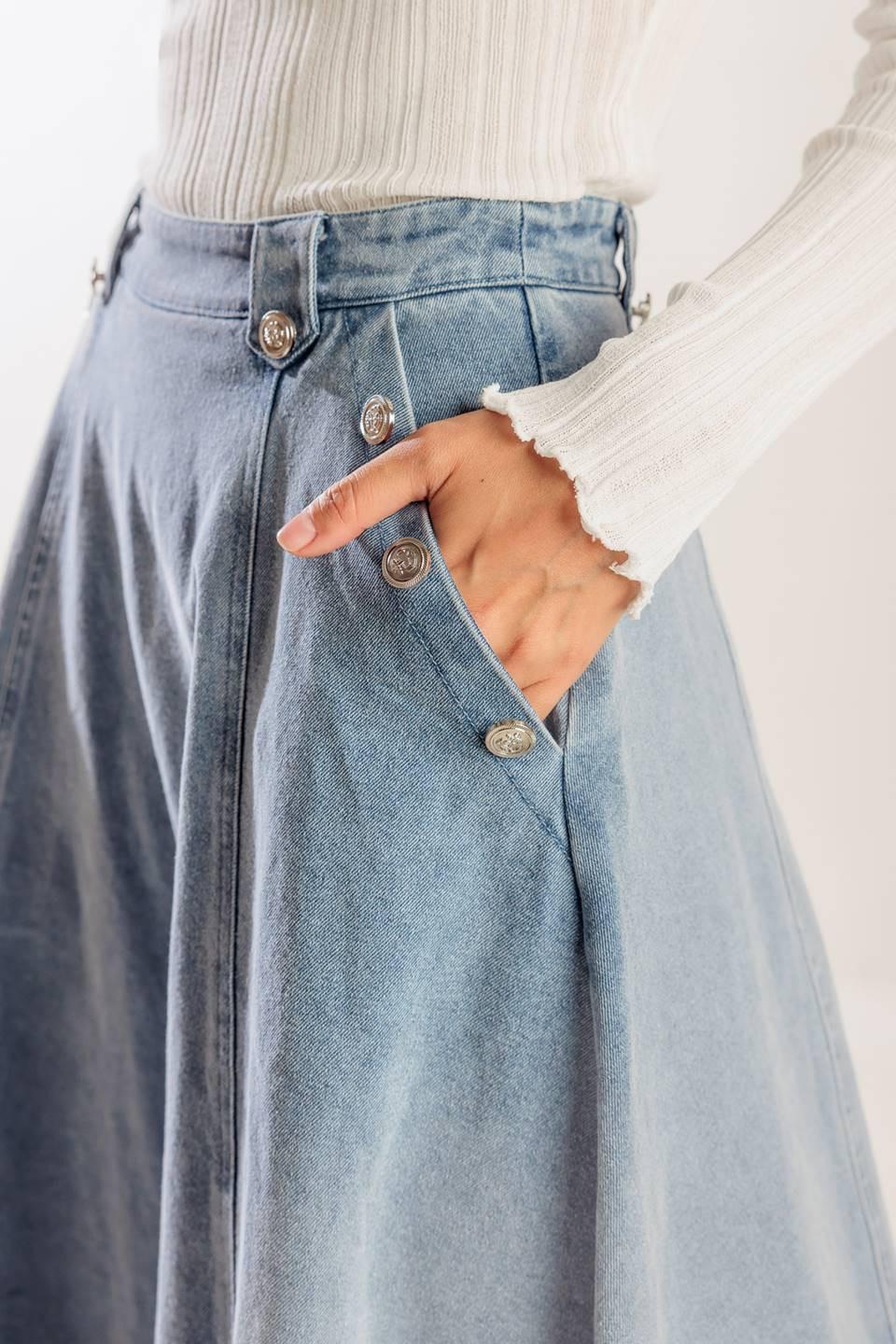 AT FIRST GLANCE DENIM MIDI SKIRT.