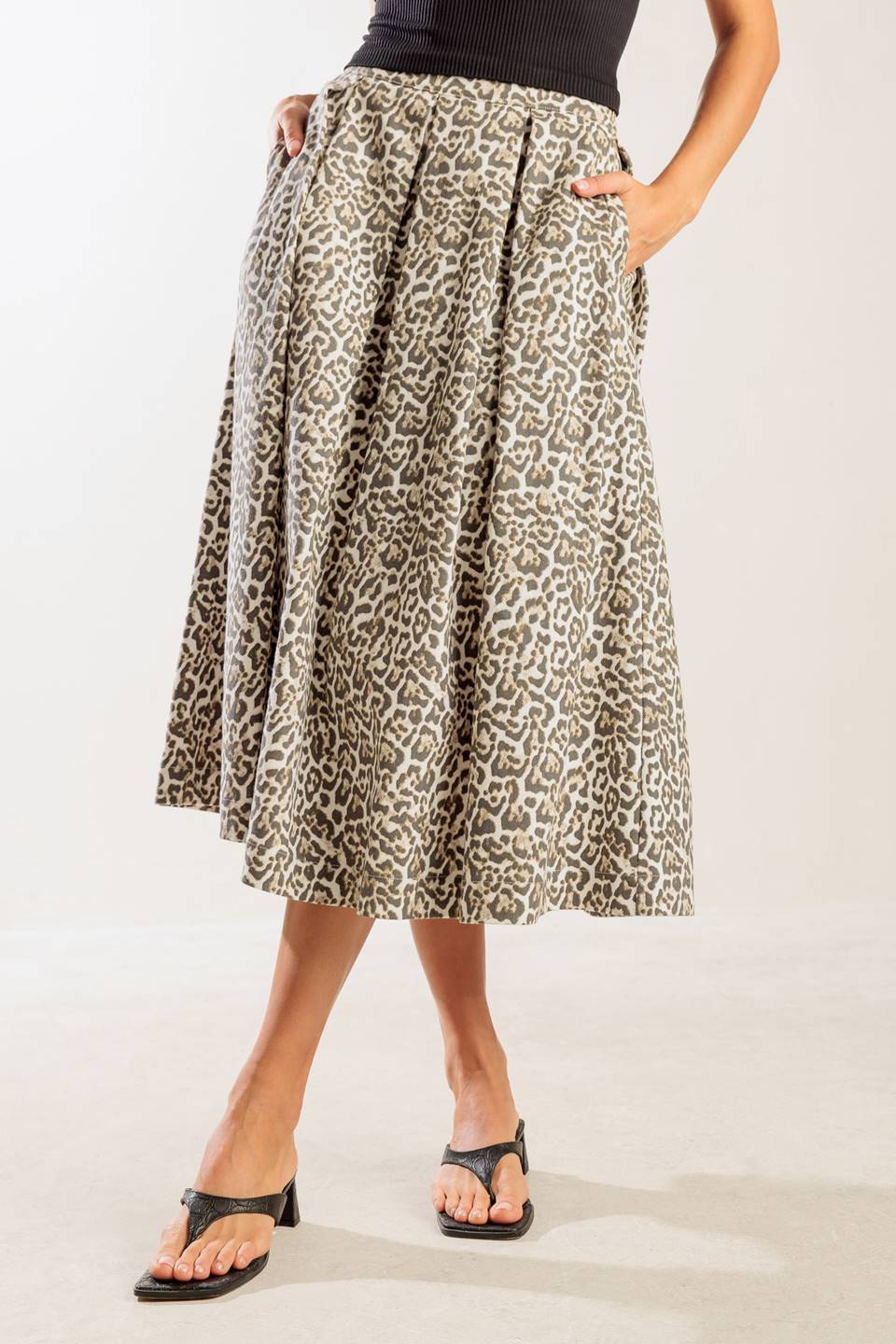 A leopard printed, woven midi full skirt a side zipper closure.