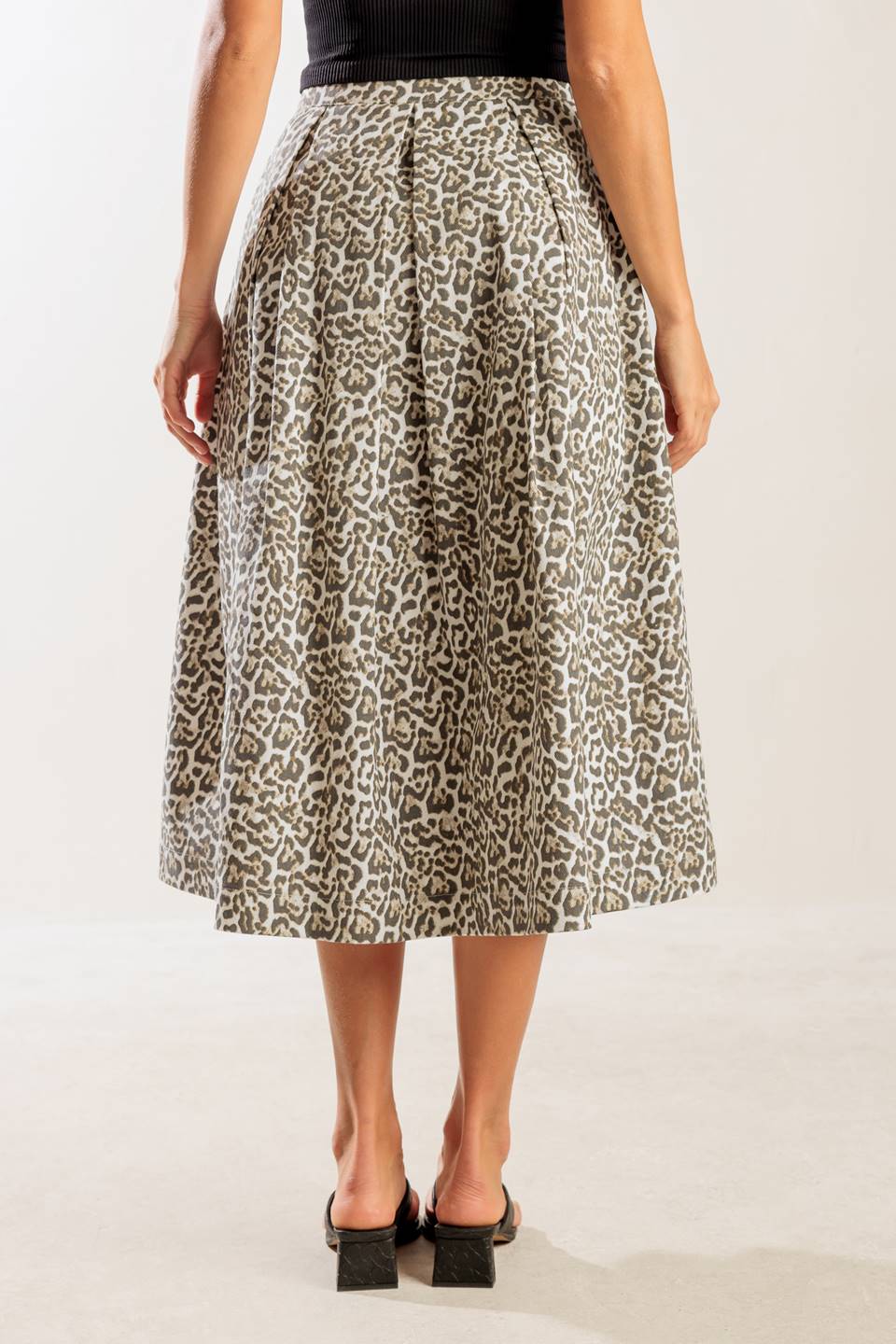 A leopard printed, woven midi full skirt a side zipper closure.