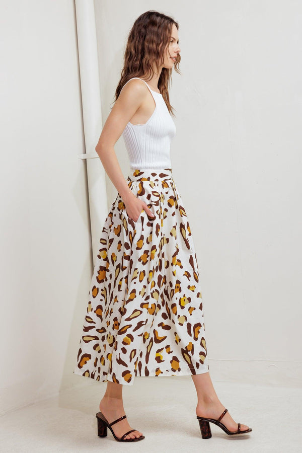 A printed woven full skirt with side zipper closure