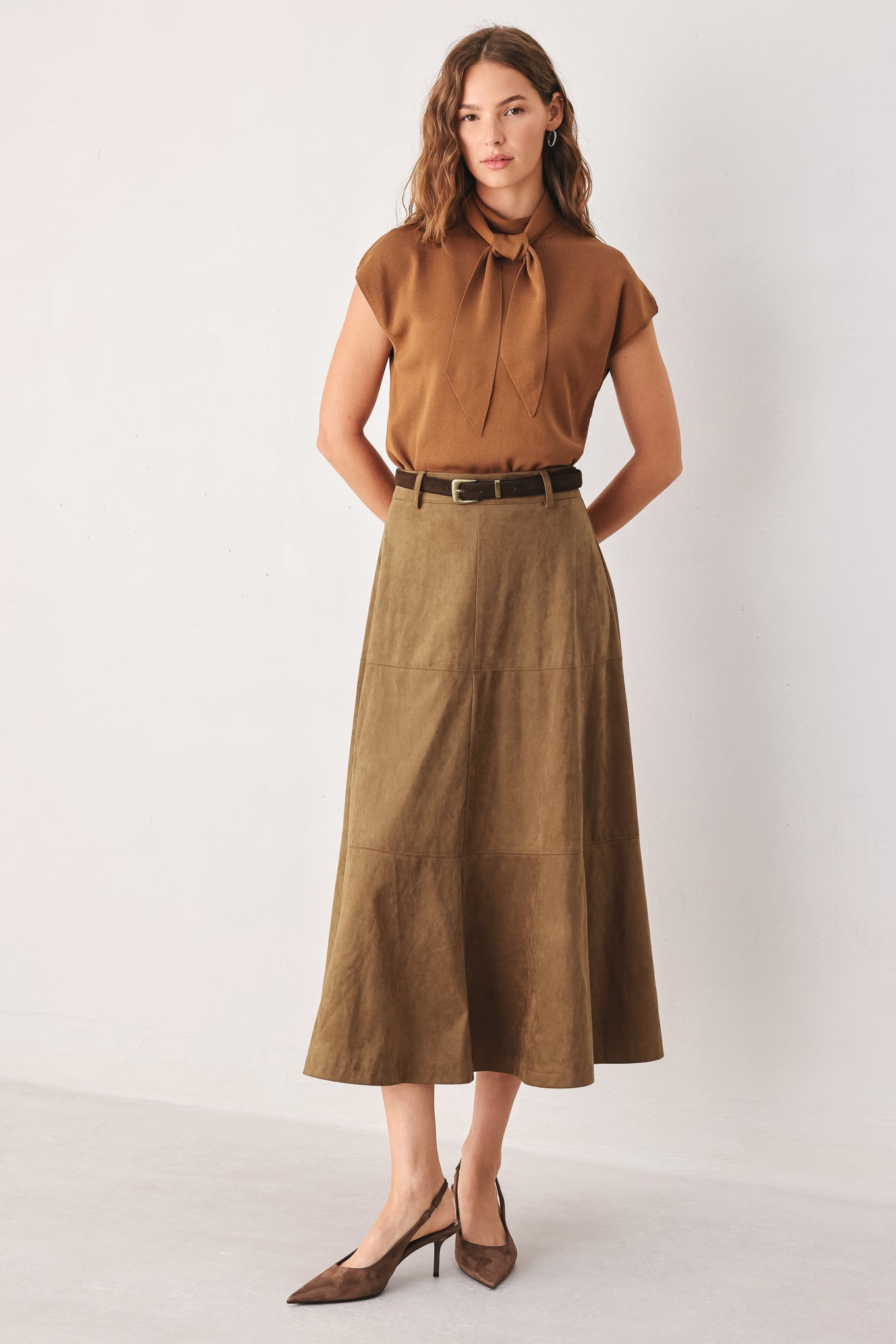 A camel brown suede midi skirt with a matching brown belt, worn by a model | FREEMARKET