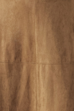 A camel brown suede midi skirt with a matching brown belt, worn by a model | FREEMARKET