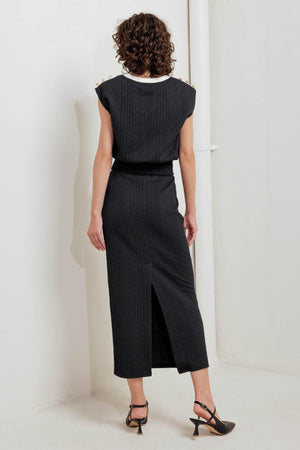 URBAN LUXE COMMAND KNIT MIDI SKIRT.