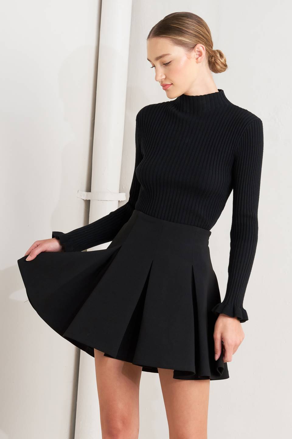 Woman wearing a black skirt | FREEMARKET