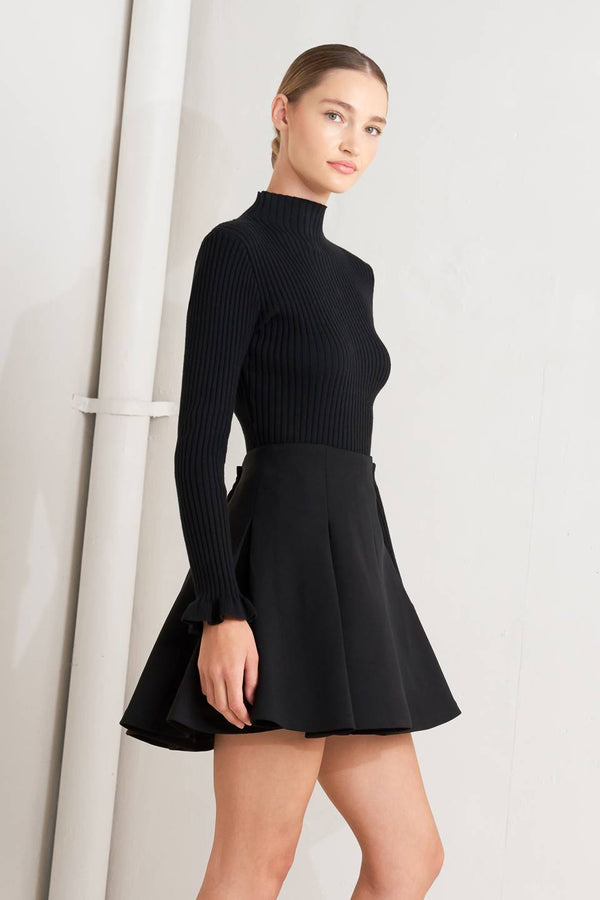 Woman wearing a black skirt | FREEMARKET