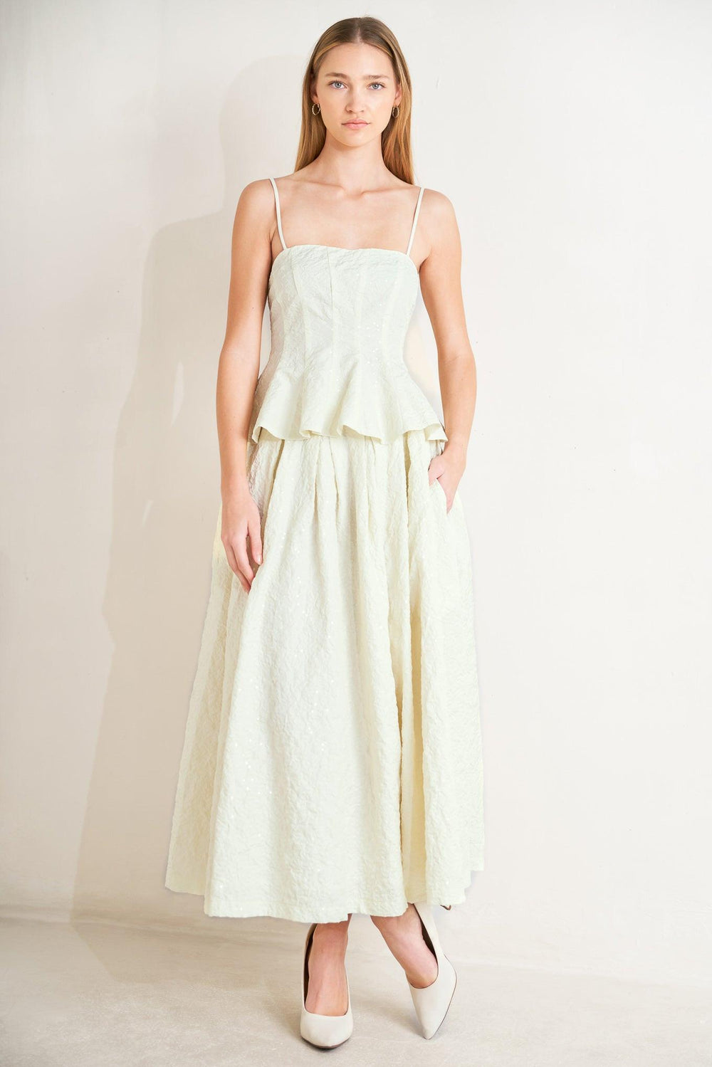 
A textured woven full skirt with back zipper closure. Matching top FT1754S

Details:

Self : 100% Polyester

Size &amp; Fit

- Model is 5`8" And Wearing Size Small
- Measurements Taken From Size Small
- Approx. Length: 36"