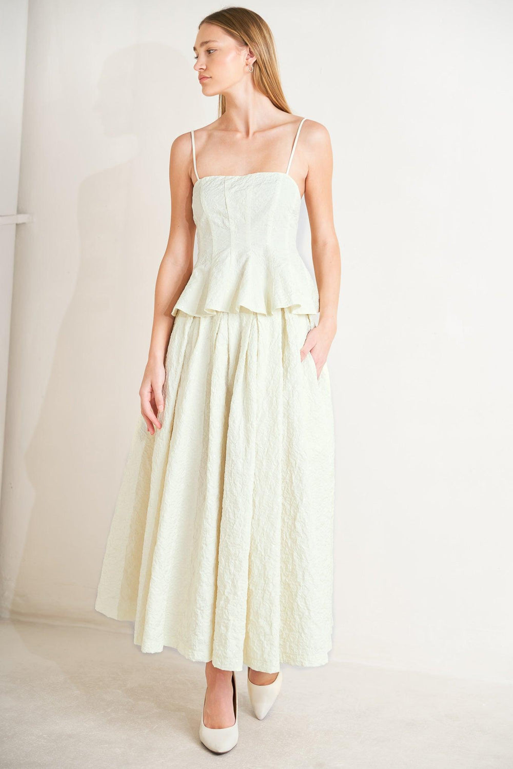 
A textured woven full skirt with back zipper closure. Matching top FT1754S

Details:

Self : 100% Polyester

Size &amp; Fit

- Model is 5`8" And Wearing Size Small
- Measurements Taken From Size Small
- Approx. Length: 36"