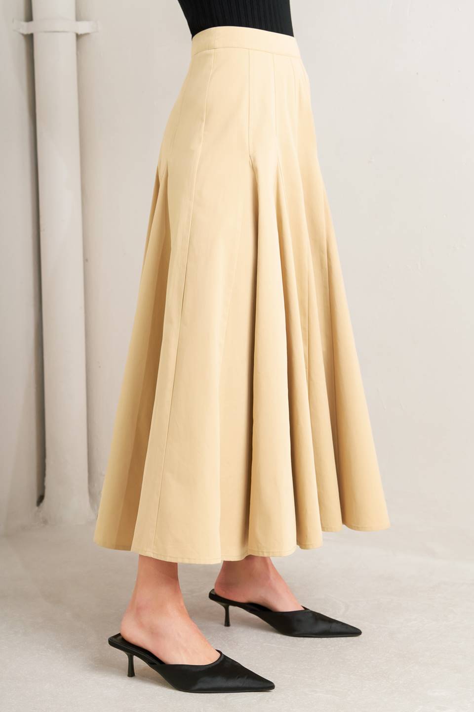 PALE FRAME WOVEN TAUPE CIRCLE SKIRT