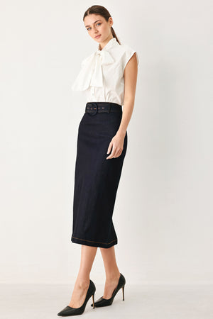 Woman wearing a dark blue denim mini pencil skirt with self belt, back slit and zipper closure | FREEMARKET