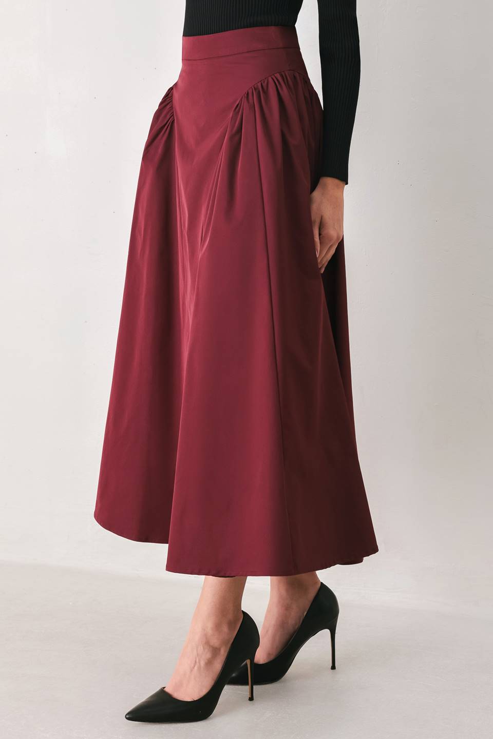 SCULPTED NOIR BLACK/BURGUNDY SHIRRED MIDI SKIRT