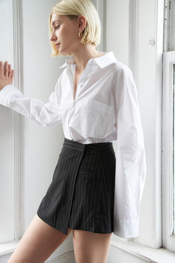 SMALL TOWN ROOTS WOVEN SKORT.