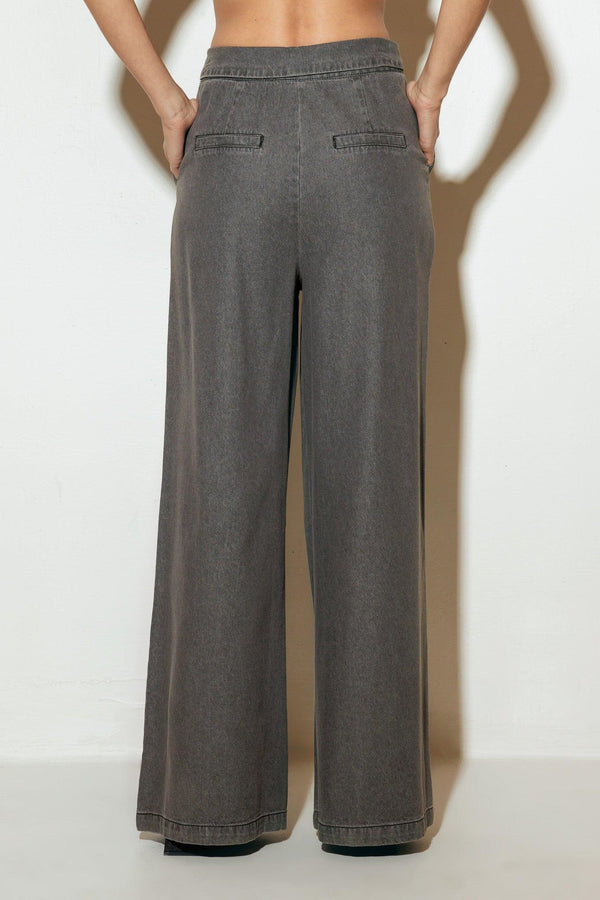 WEEKEND WANDERER DENIM PANTS.