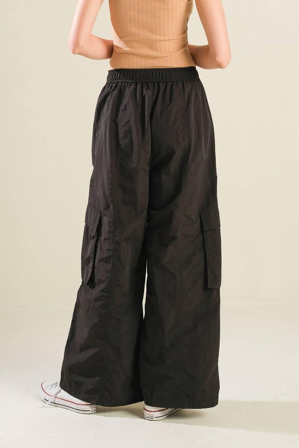 LOVIN ON ME CARGO PANTS.