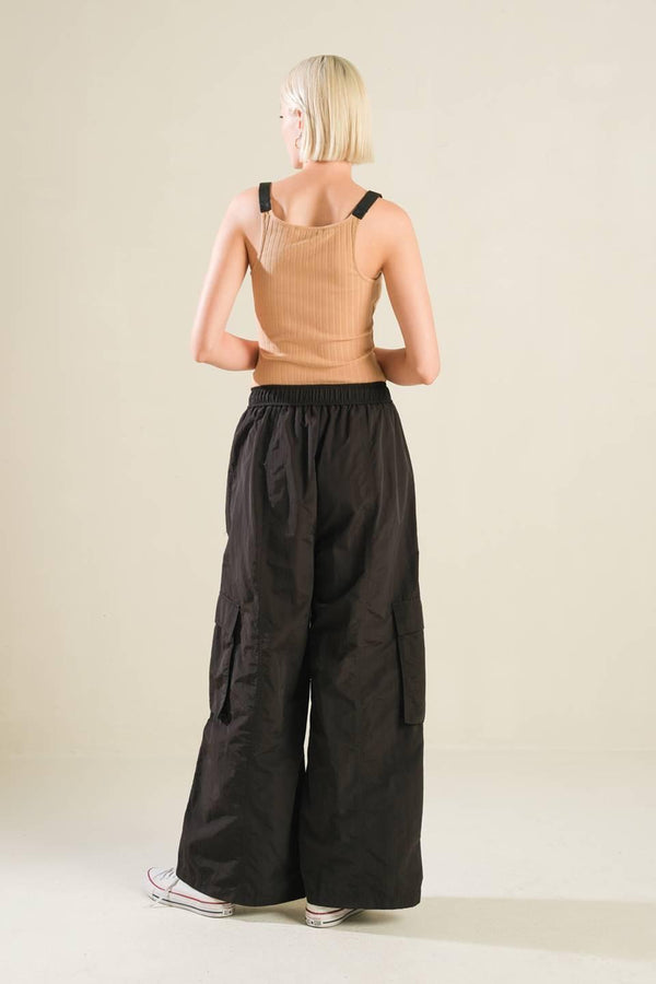 LOVIN ON ME CARGO PANTS.