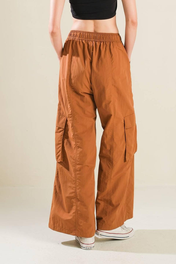 LOVIN ON ME CARGO PANTS.