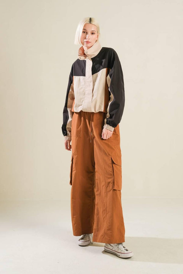 LOVIN ON ME CARGO PANTS.