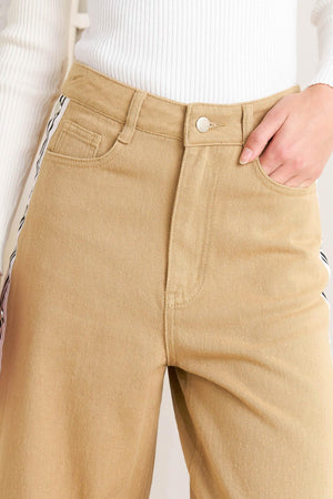 ELEGANT ELEVATION WOVEN TWILL PANTS.