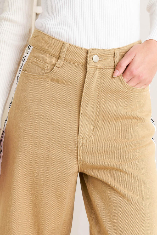 ELEGANT ELEVATION WOVEN TWILL PANTS.