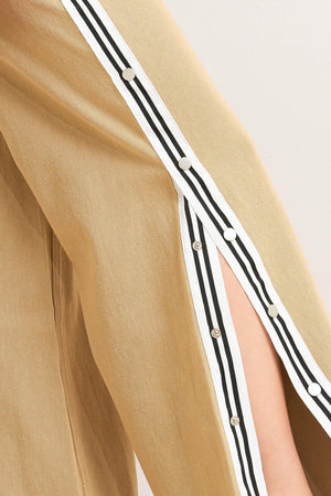 ELEGANT ELEVATION WOVEN TWILL PANTS.