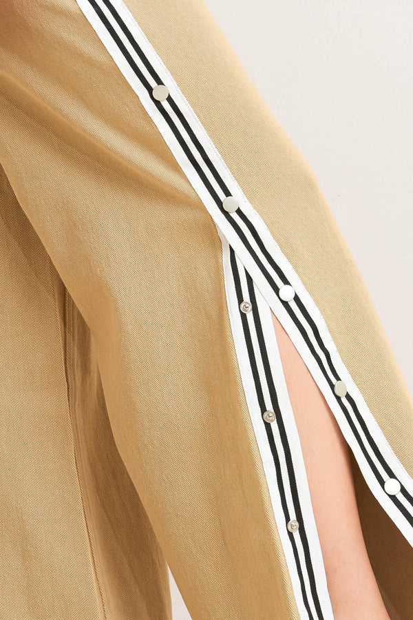 ELEGANT ELEVATION WOVEN TWILL PANTS.