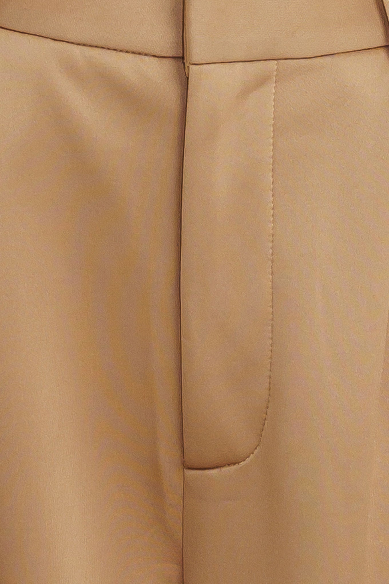 A solid woven pant with front closure and side pockets
