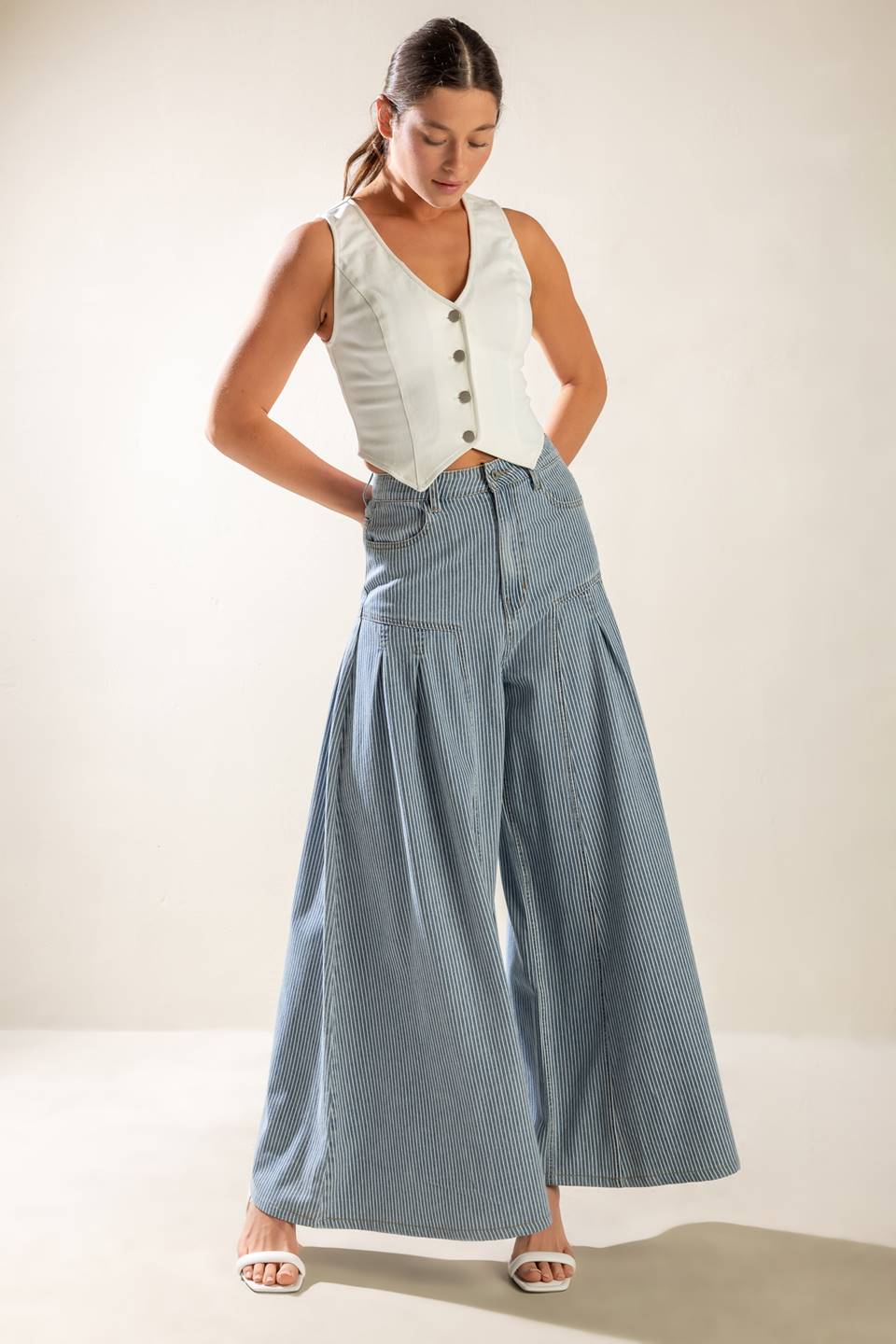 A striped washed high waisted denim pant featuring front closure, side pockets and extra wide leg.