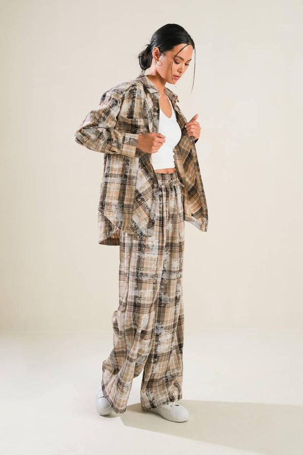 TIMELESS CHARM WOVEN PANTS.