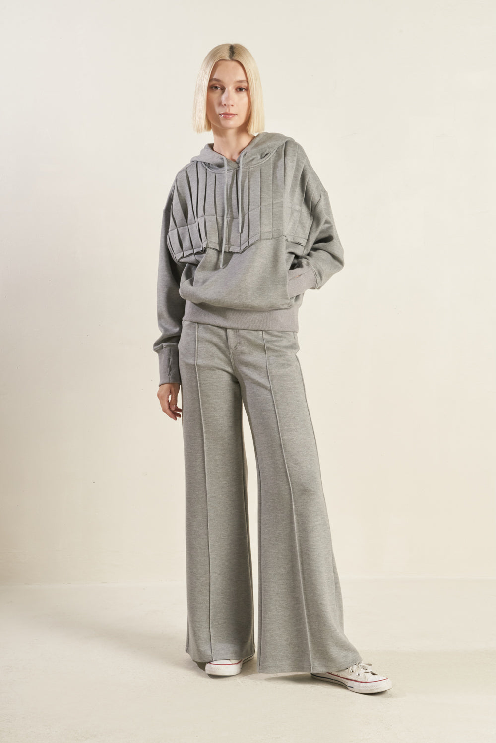 
A solid woven pant with front closure, pockets and flare leg. Matching top FT1351

Details:

Self : 46% Rayon 49% Polyester 5% Spandex&nbsp;

Size &amp; Fit

- Model is 5`8" And Wearing Size Small
- Measurements Taken From Size Small
- Approx. Length: 42" Inseam- 30"