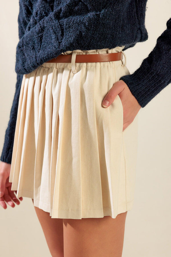 ONLY IN MY HEART WOVEN SKORT.