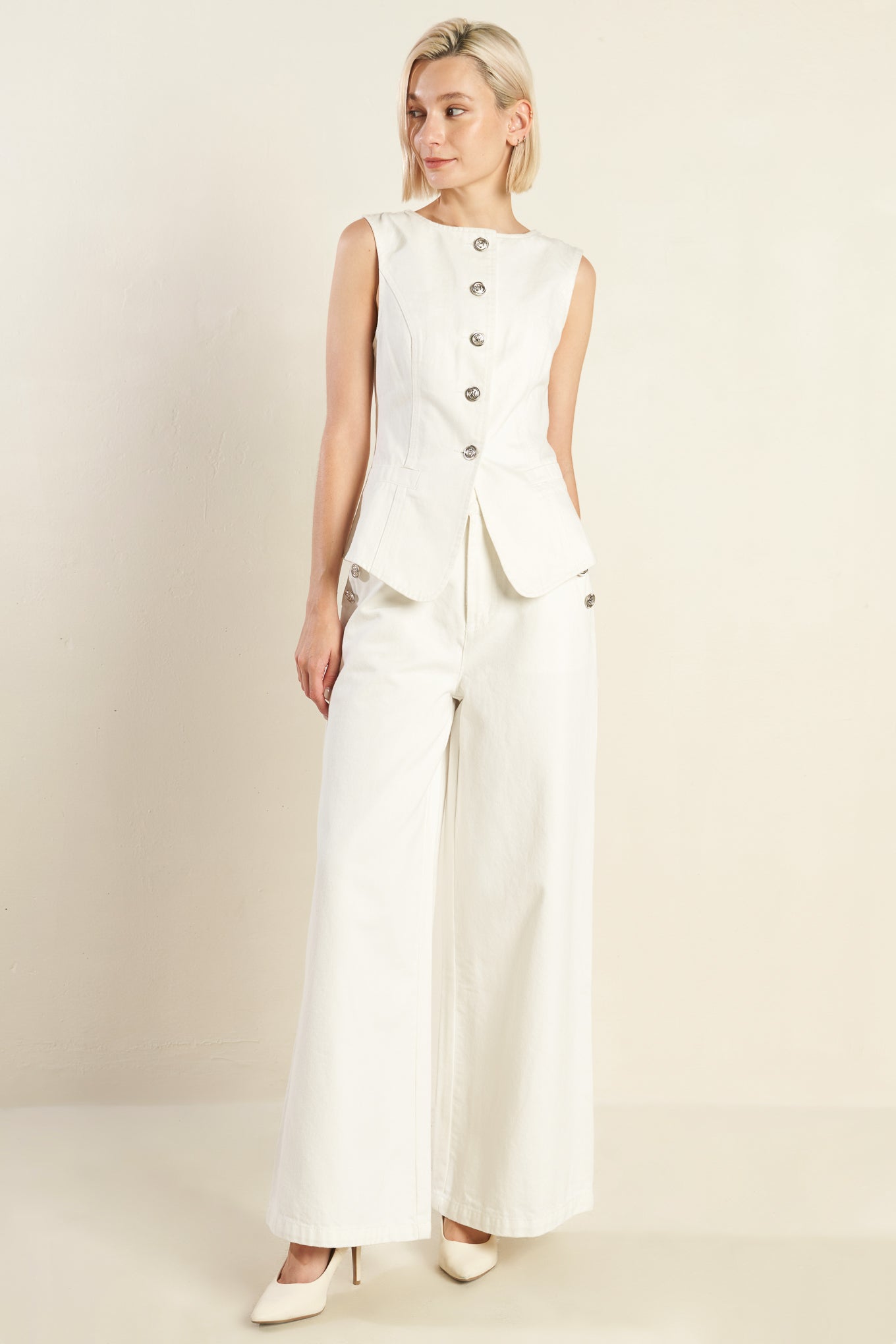 A solid woven pant featuring front closure, side pockets, and wide leg. Matching vest FJ1192

Details:

Self: 100% Cotton

Size &amp; Fit

- Model is 5`8" And Wearing Size Small
- Measurements Taken From Size Small
- Approx. Length: 44" Flying Tomato