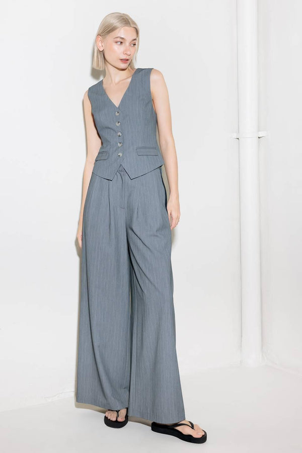 A striped woven pant featuring contrasting edge waist band, front pleat, side pockets, side stripe detail and wide leg.