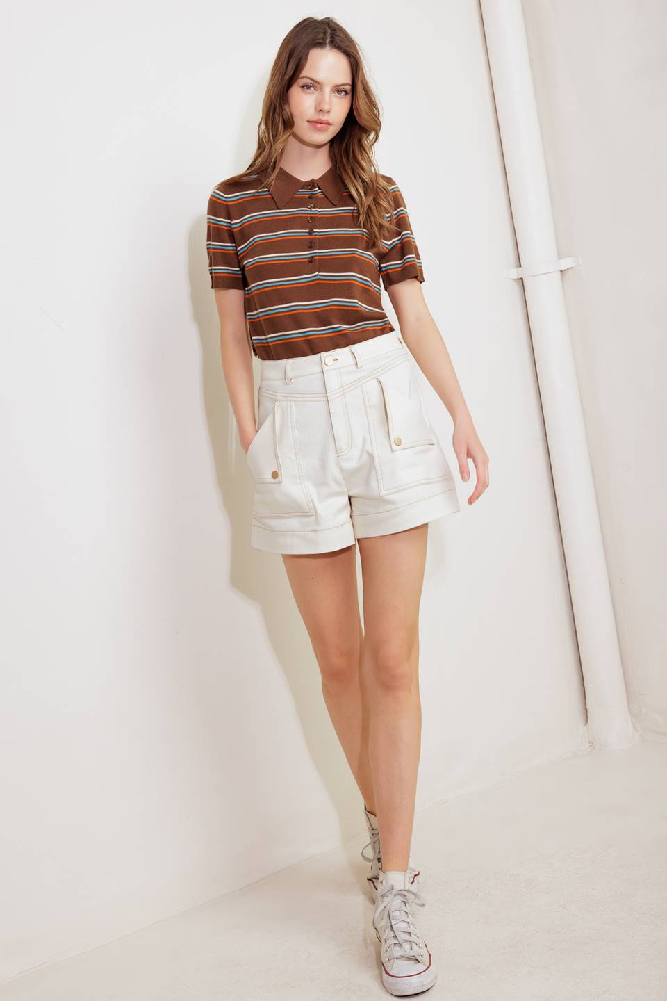 A solid woven short featuring front closure and side back pockets