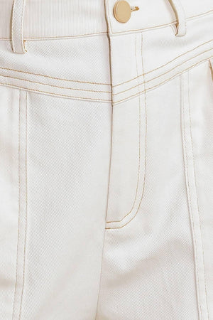 A solid woven short featuring front closure and side back pockets