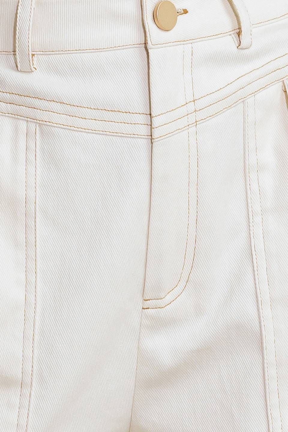 A solid woven short featuring front closure and side back pockets