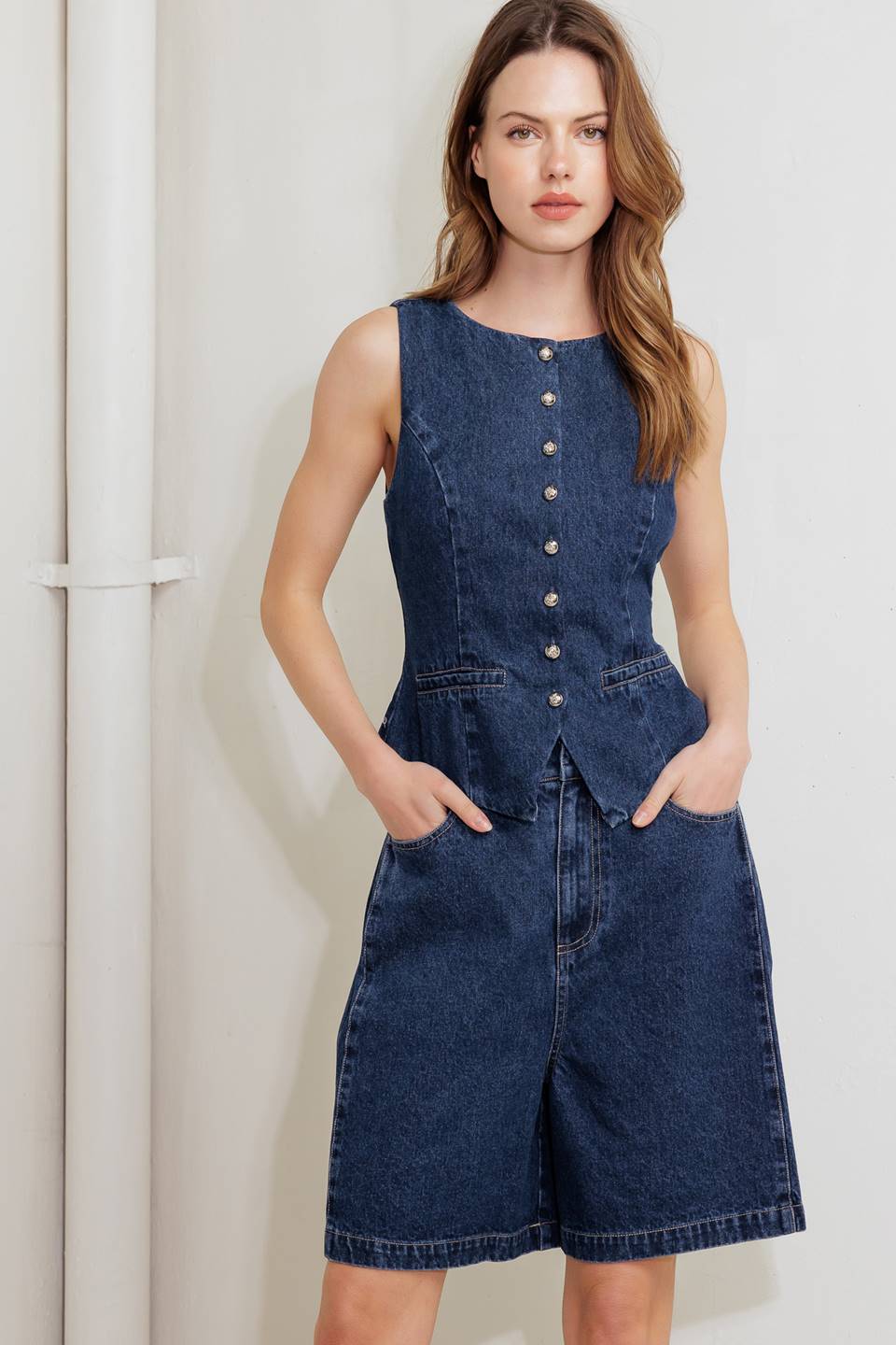 A washed denim short featuring front closure and side/back pockets.