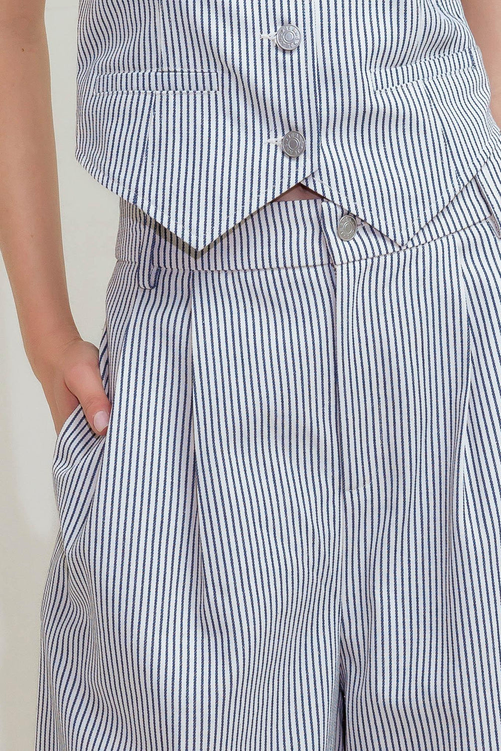 COASTAL CHIC WOVEN PANTS.