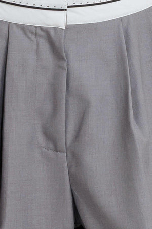 A solid woven pant featuring front closure, side pockets, contrasting waistband and side stripes and wide leg. 