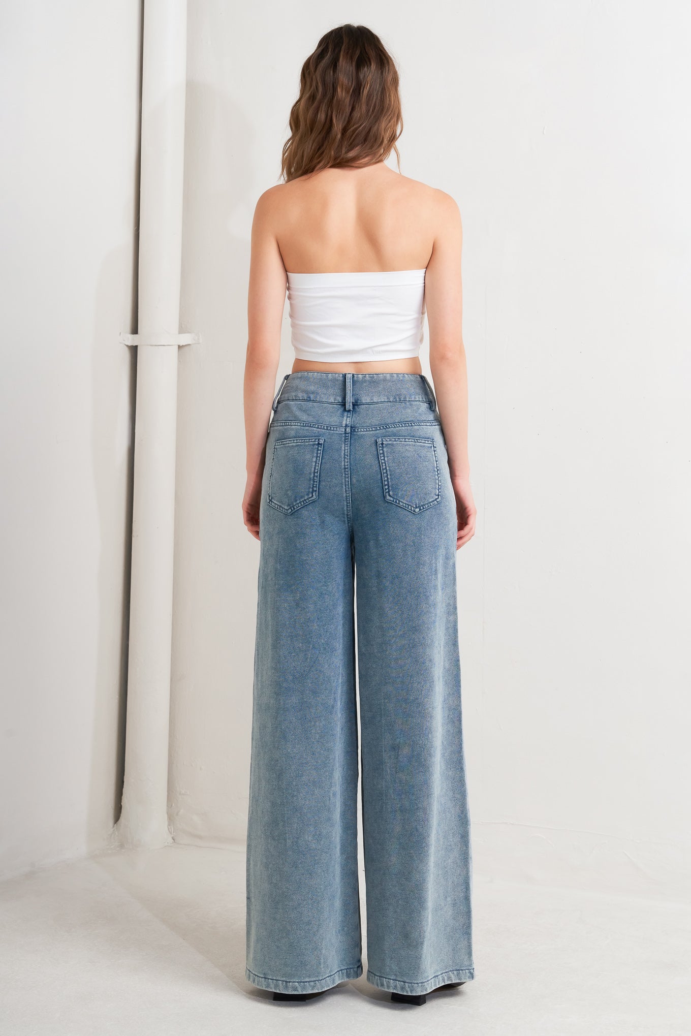 A washed french terry pant featuring front closure and side pockets
