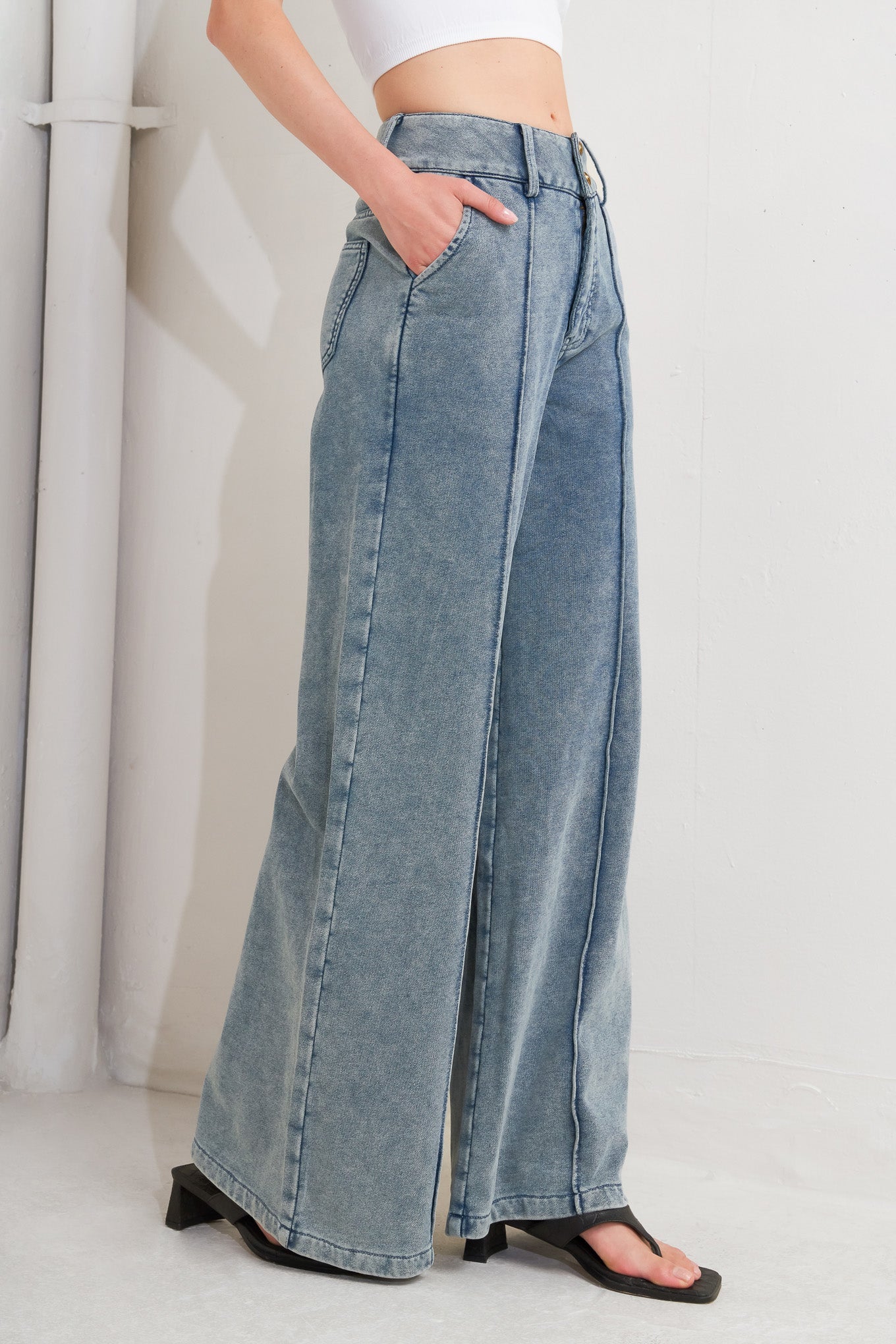 A washed french terry pant featuring front closure and side pockets