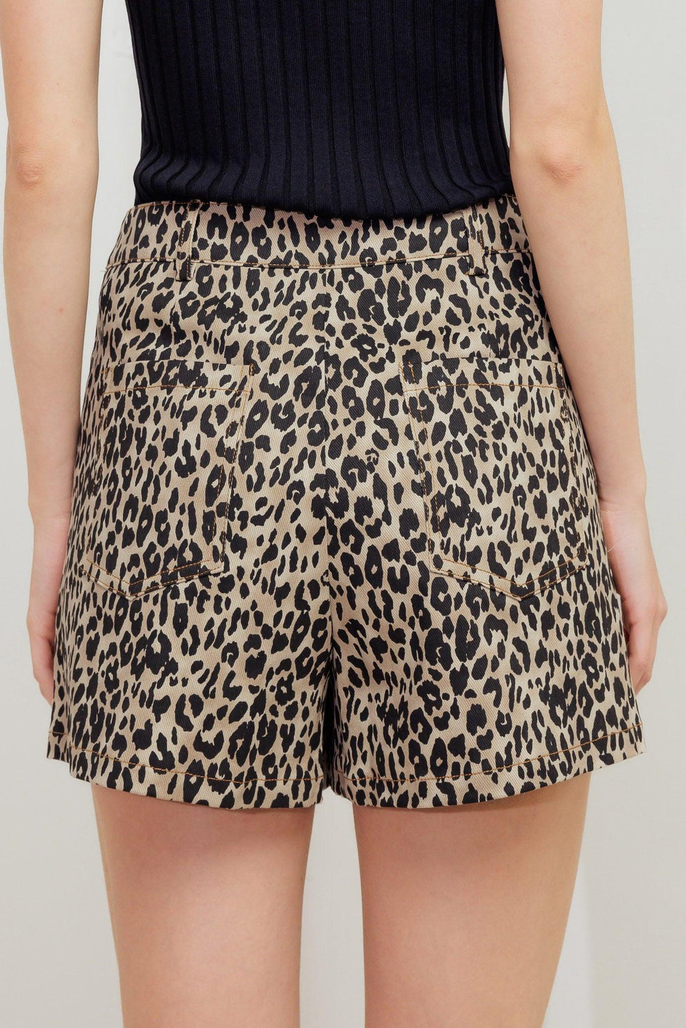 CATWALK MOVEMENT WOVEN SKORT.