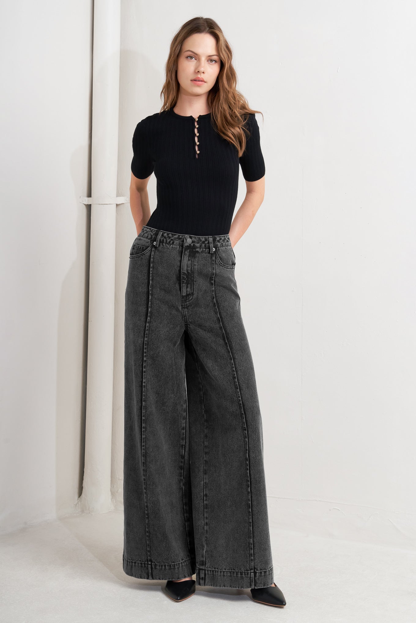 A washed denim pant featuring front button closure, side/back pocket and wide leg.