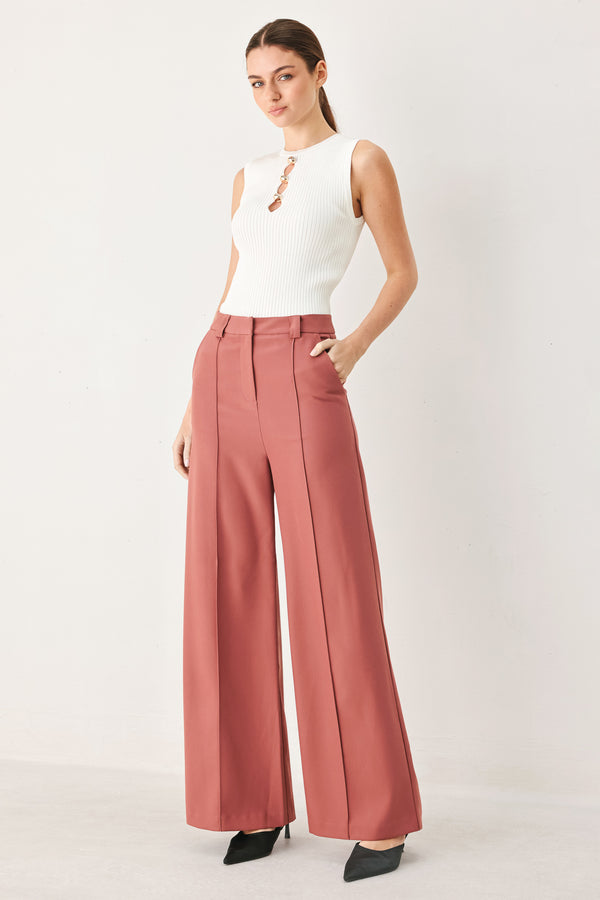 Woman wearing pink mauve woven wide-leg  trouser pants with front closure, side pockets | FREEMARKET