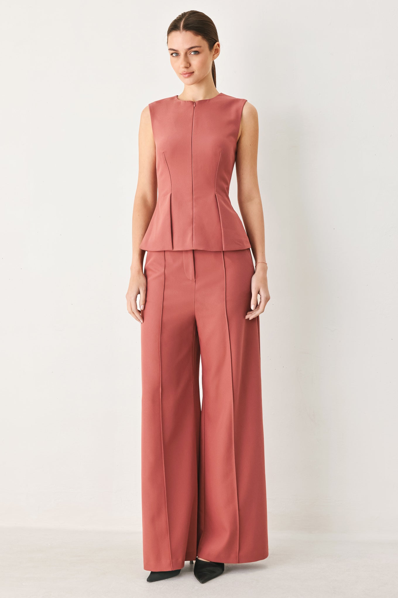 Woman wearing pink mauve woven wide-leg  trouser pants with front closure, side pockets | FREEMARKET