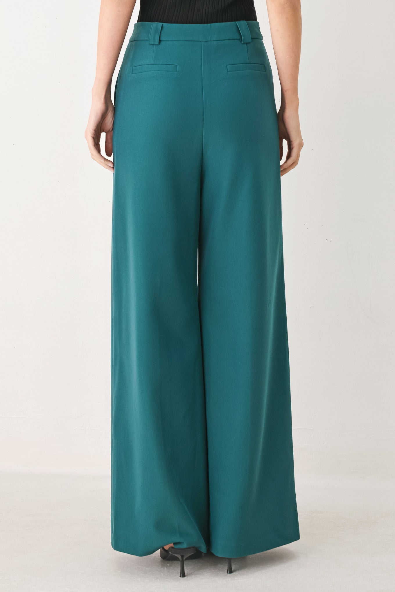 Woman wearing teal woven wide-leg  trouser pants with front closure, side pockets | FREEMARKET