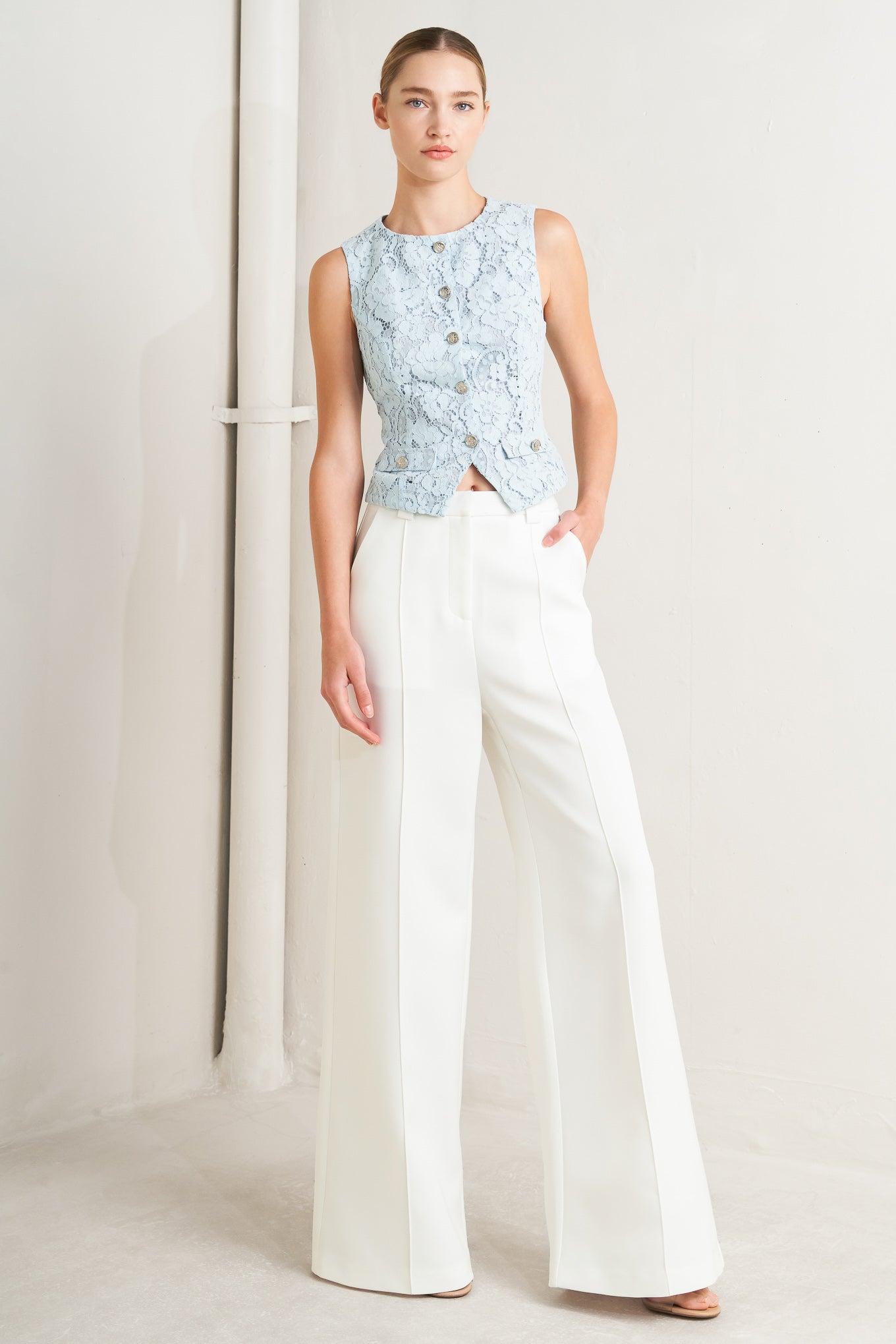 A solid woven pant with front closure, side pockets and wide leg

Details:

Self : 100% Polyester

Size & Fit

- Model is 5`8" And Wearing Size Small
- Measurements Taken From Size Small
- Approx. Length: 45"