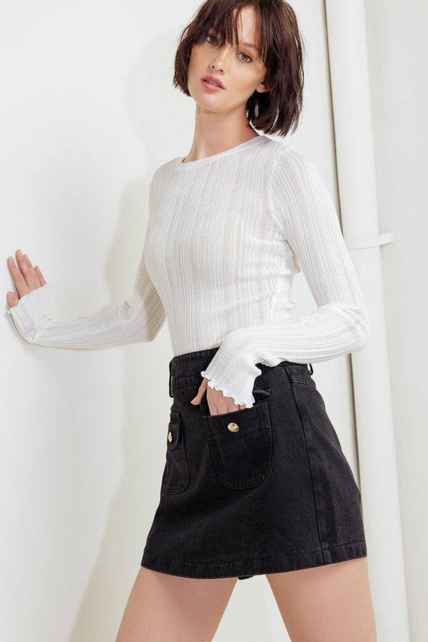 TAILORED FLOW BLACK WOVEN SKORT.