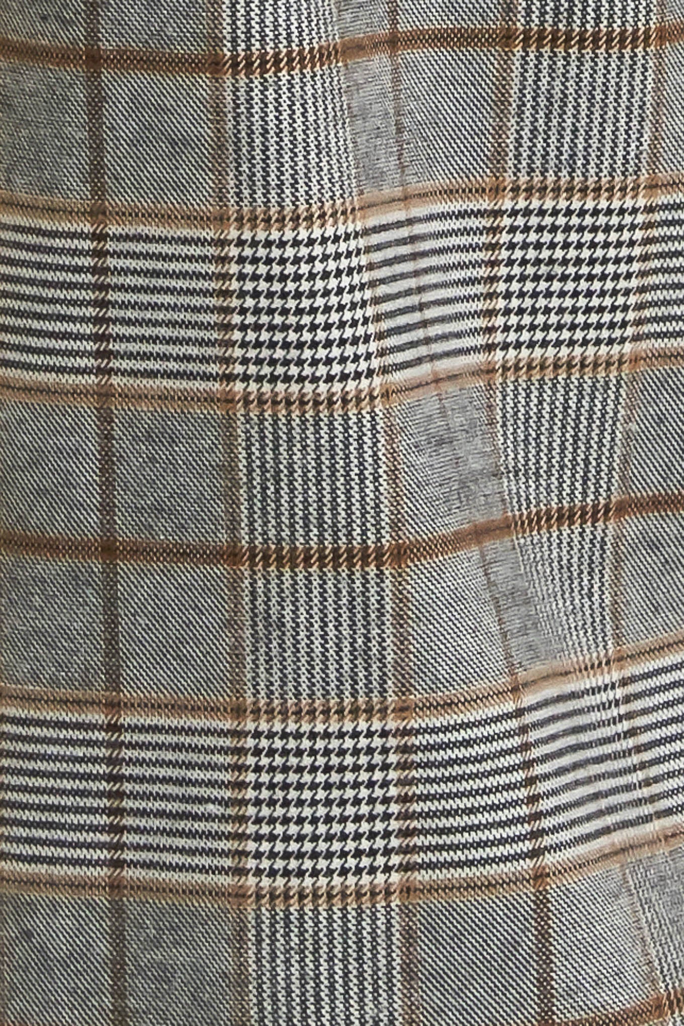 A woven plaid pant featuring front closure, side pockets and wide leg.&nbsp;
