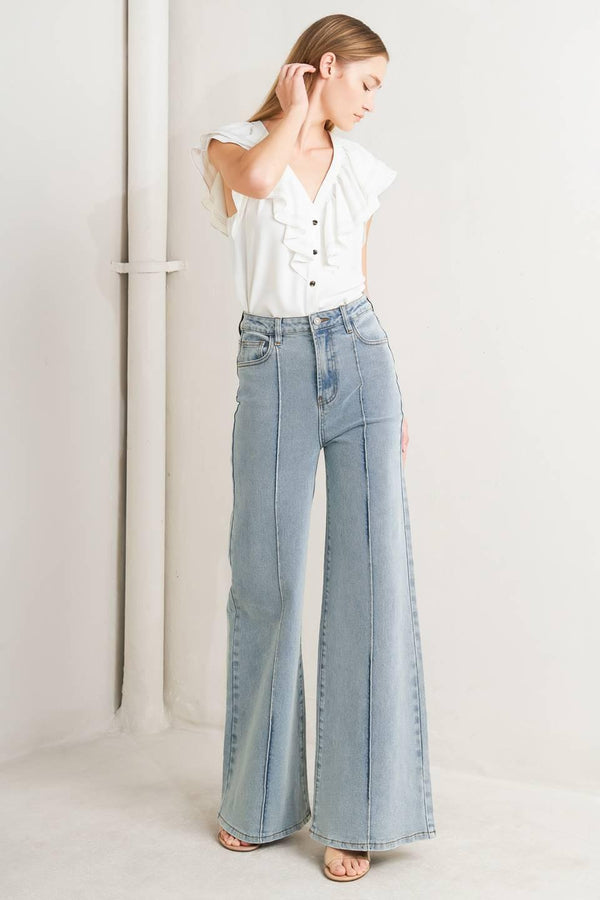 MODERN NEUTRAL DENIM PANTS.