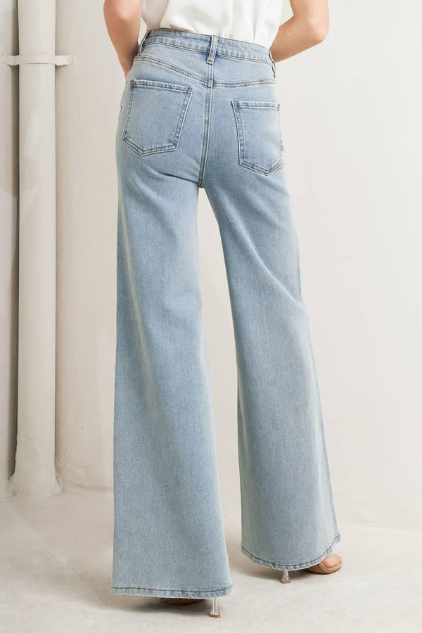 MODERN NEUTRAL DENIM PANTS.