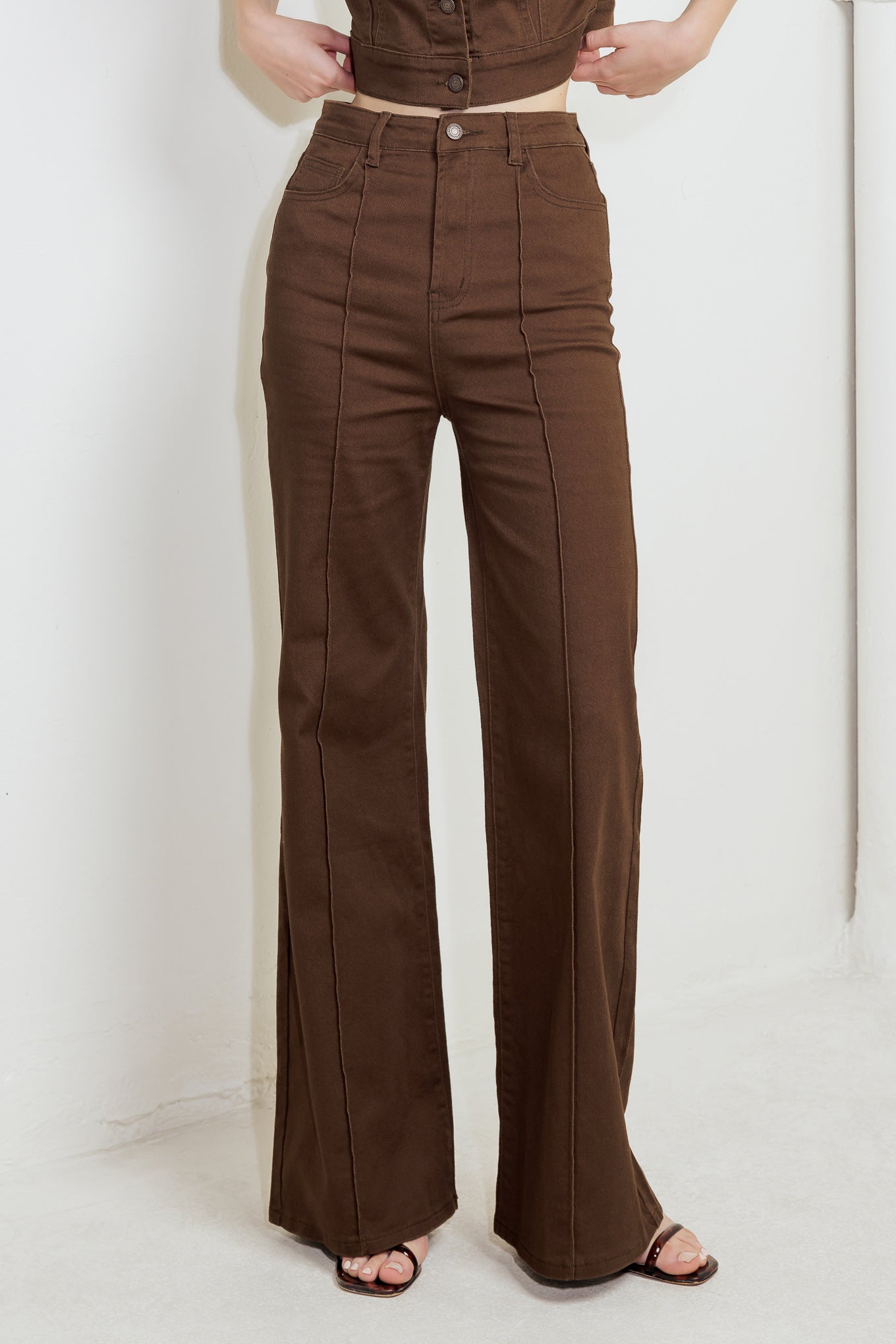 A solid twill pant featuring front closure and pockets.